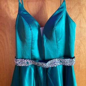 emerald green prom/formal dress